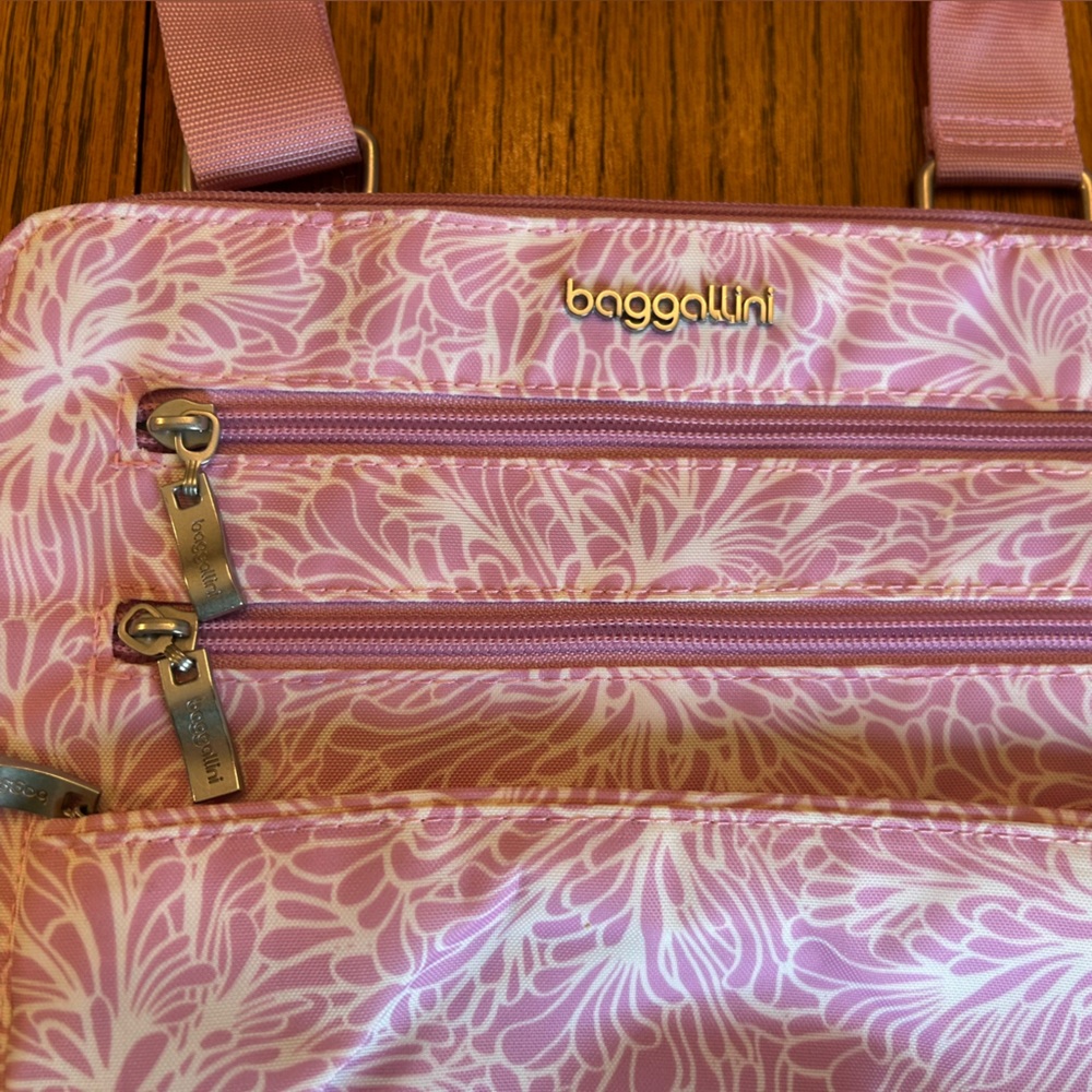 Baggallini Pink Floral Crossbody Bag 3 Outside Zip Pockets adjustable Strap - Picture 2 of 14